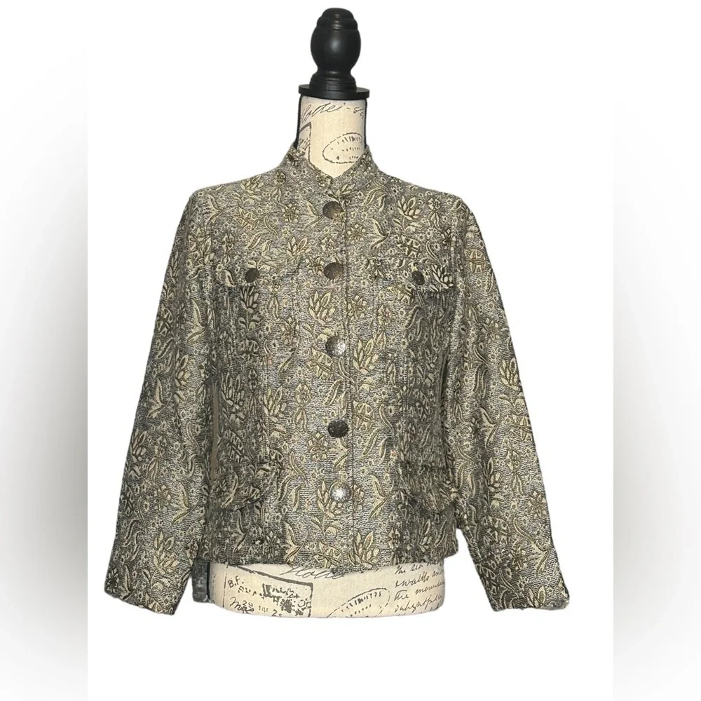 Chico's Tapestry Gray Cream Gold Threading
Size S EUC button closure jacket
